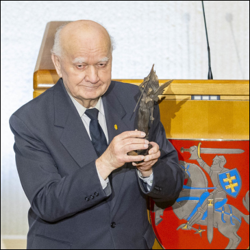 Susitikimas su Laisvės premijos laureatu Petru Plumpa